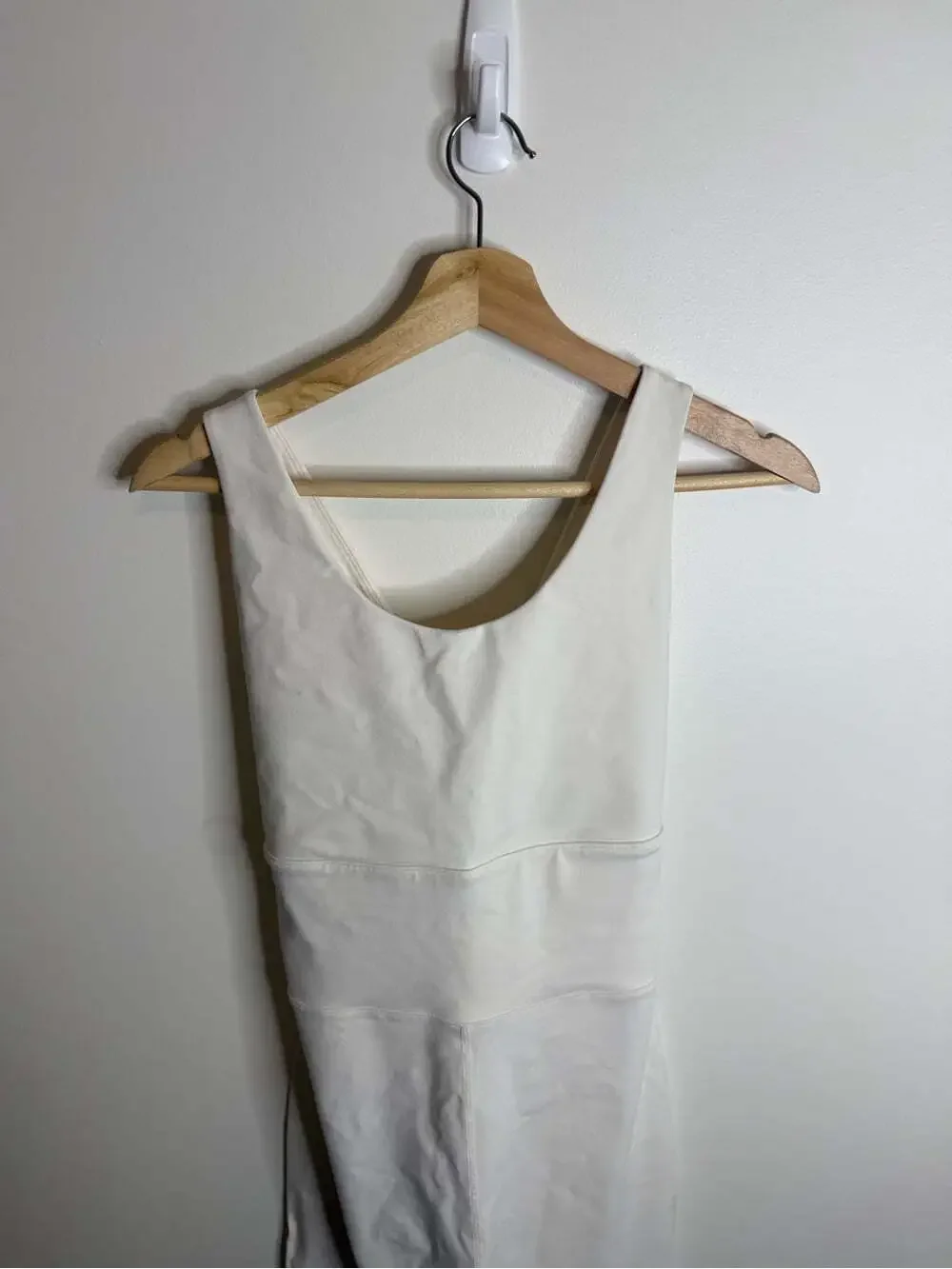 ALO Yoga One Piece jumpsuit capris white sports bra High support large